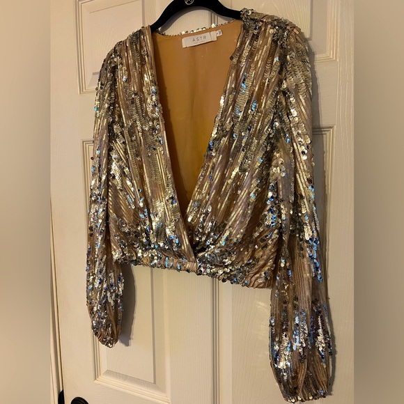Show stopping sequined top! - Picture 1 of 5